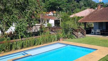 Kolam renang outdoor