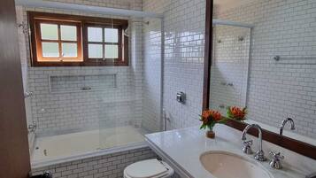 House, Garden View | Bathroom