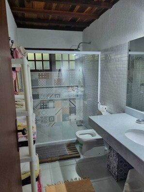 Casa, vista para o jardim | Banheiro