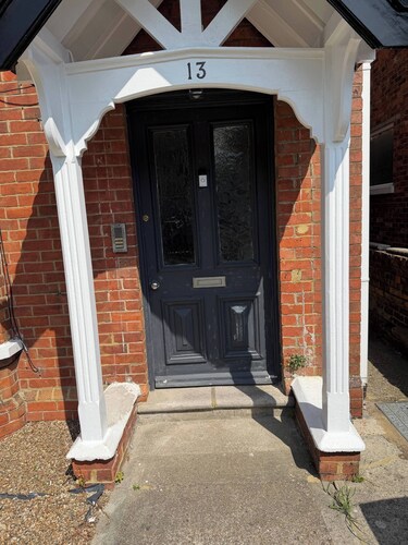 2 Bed Folkestone Flat, Town, Rail, Channel Tunnel