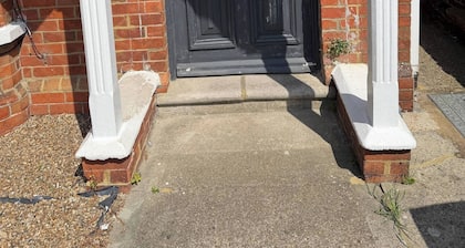 2 Bed Folkestone Flat, Town, Rail, Channel Tunnel