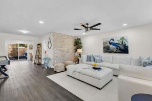 Interior - 4BR Pinecraft Retreat Near Yoders (Sarasota)