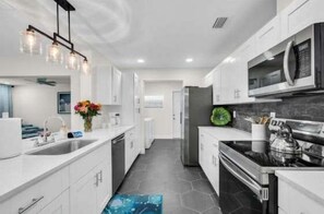 Coffee/tea maker, fridge, microwave, oven - 4BR Pinecraft Retreat Near Yoders (Sarasota)