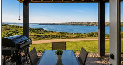 Katepwa Lake Hilltop Hideaway | Views, Golf, Beach & Trails