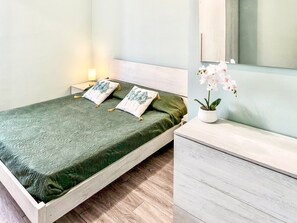 2 chambres, fer et planche à repasser, Wi-Fi, draps fournis