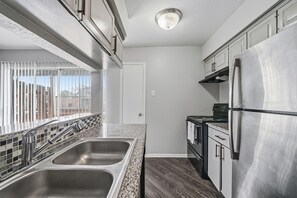 Family Apartment | Private kitchen | Fridge, microwave, oven, stovetop - Winrock Apartments by Andes STR (Houston)