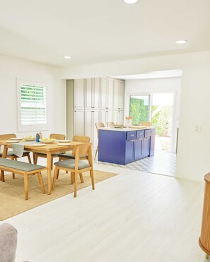 Dining - Fully Renovated 3 Bedroom Home in Prestigious Toluca Lake (Los Angeles)