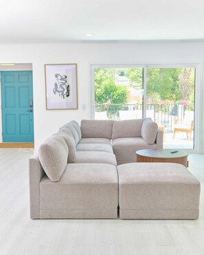 Living area - Fully Renovated 3 Bedroom Home in Prestigious Toluca Lake (Los Angeles)