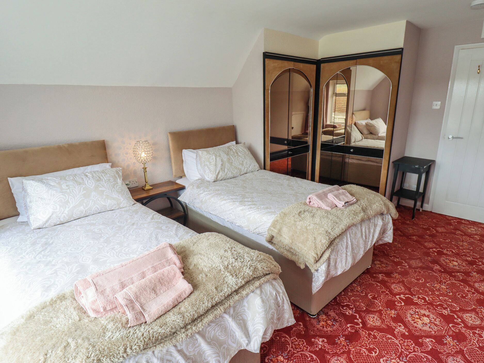 3 bedrooms, WiFi (free), individually decorated, individually furnished