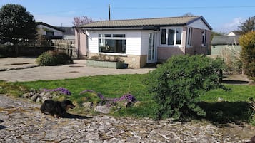 Cottage | Property grounds