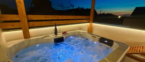 Bain à remous extérieur
