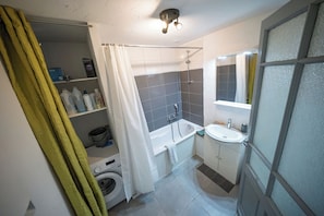 Haartrockner, Seife, Toilettenpapier