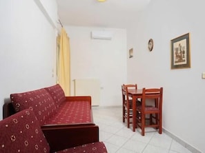 Family Apartment, Balcony, Garden View | Living area - Villa Anna (Chaniotis)