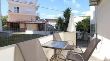 Superior Room, Balcony, Garden View | Outdoor dining