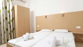 Iron/ironing board, free WiFi, bed sheets