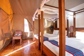 Habitación doble de lujo | Espacio para trabajar con laptop y wifi gratis 