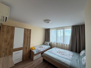 1 bedroom, free WiFi, bed sheets - Cozy apartment in soothing Burgas (Burgas)