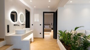 Luxury-Villa, eigener Pool, Meerblick | Zimmersafe, laptopgeeigneter Arbeitsplatz, kostenloses WLAN
