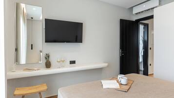 Luxury Villa, Private Pool, Sea View | Hypo-allergenic bedding available, in-room safe, laptop workspace