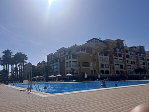 حمام سباحة