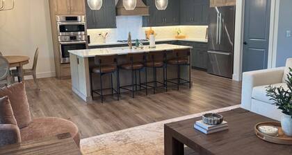4BR FunHouse Near Kings Island-HC Basketball, Duckpin Bowling, and Golf Sim