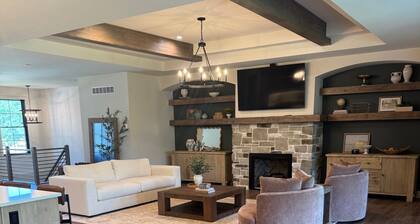 4BR FunHouse Near Kings Island-HC Basketball, Duckpin Bowling, and Golf Sim