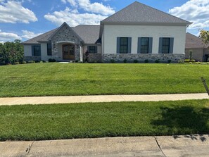 Exterior - 4BR FunHouse Near Kings Island-HC Basketball, Duckpin Bowling, and Golf Sim (South Lebanon)