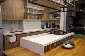 Private kitchen - Amplio ático con vistas, jacuzzi a 15 min de Provenza (Itagüí)