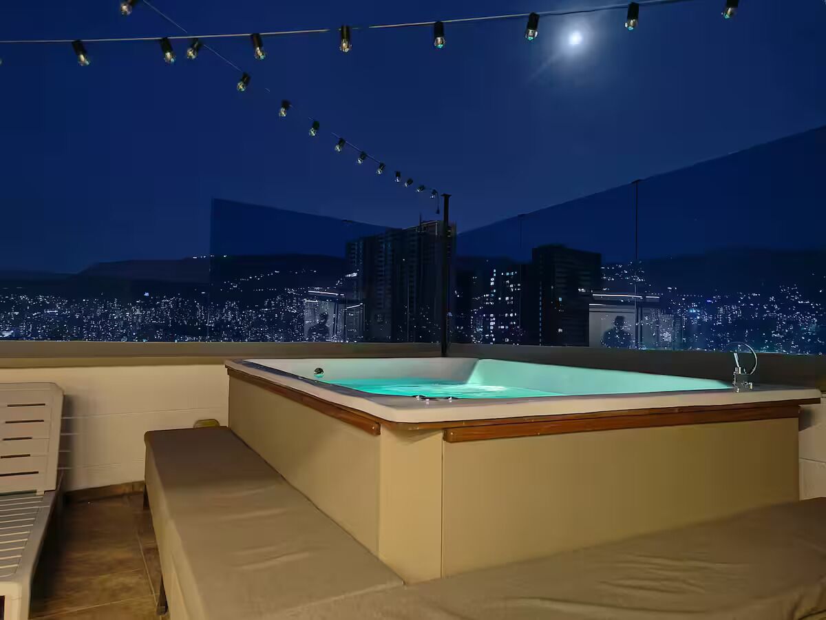 Outdoor spa tub