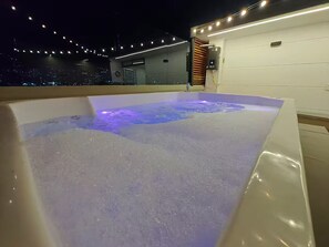 Outdoor spa tub - Increíble penthouse 802, jacuzzi, a 15 min de Provenza (Itagüí)