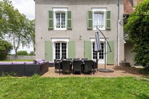 Outdoor dining - Vrbo Property (Castétis)