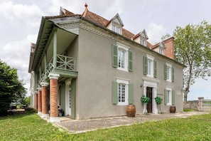 Exterior - Vrbo Property (Castétis)