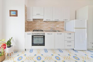 Private kitchen - Marea: a 6-person apartment, ideal for groups of friends or families with older children (Barano D'ischia)