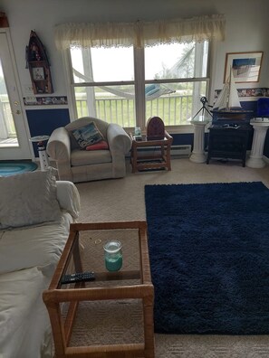 Living area - Beach House Overlooking Lake Michigan Near Door County (Algoma)