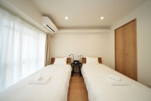 Twin Room, 2 Twin Beds | Desk, free WiFi - Hotel Otsukahouse (Toshima City)