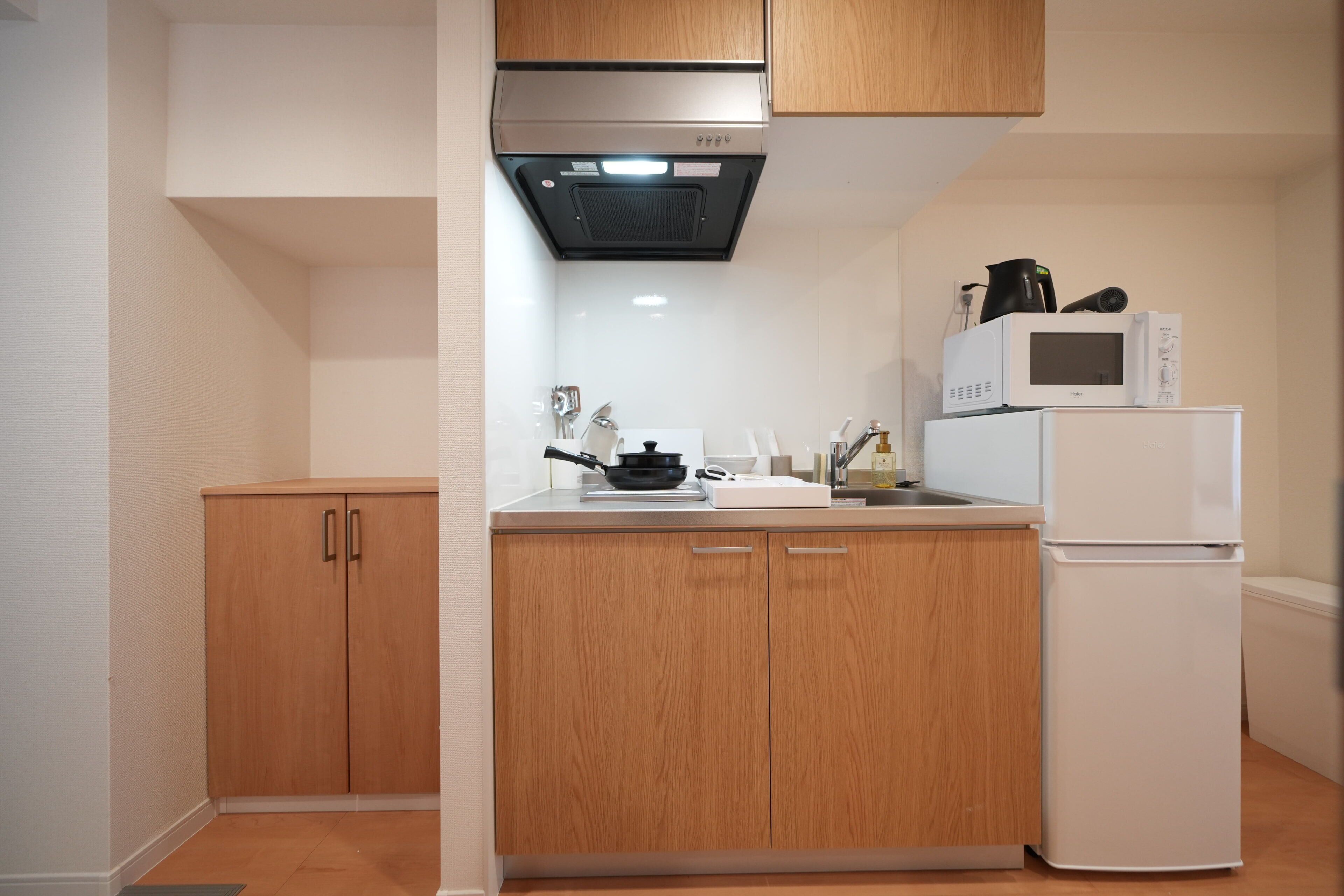 Full-size fridge, microwave, stovetop, cookware/dishes/utensils