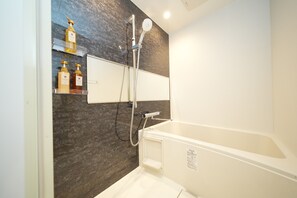 Twin Room, 2 Twin Beds | Bathroom | Free toiletries, hair dryer, towels, soap - Hotel Otsukahouse (Toshima City)