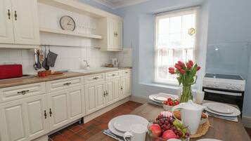Cookware/dishes/utensils
