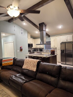 Interior - 3-bedroom canal front house in charming Freeport, fisherman's dream! (Freeport)
