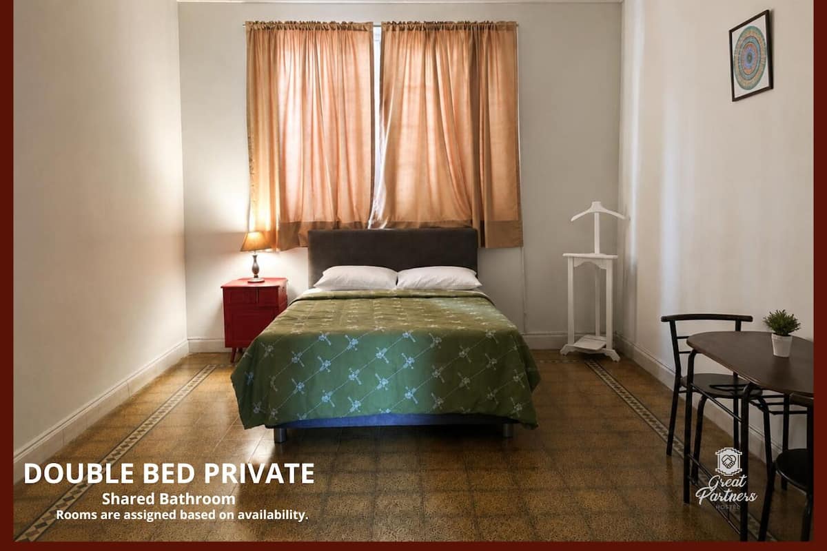 Double Room, Shared Bathroom | Free WiFi