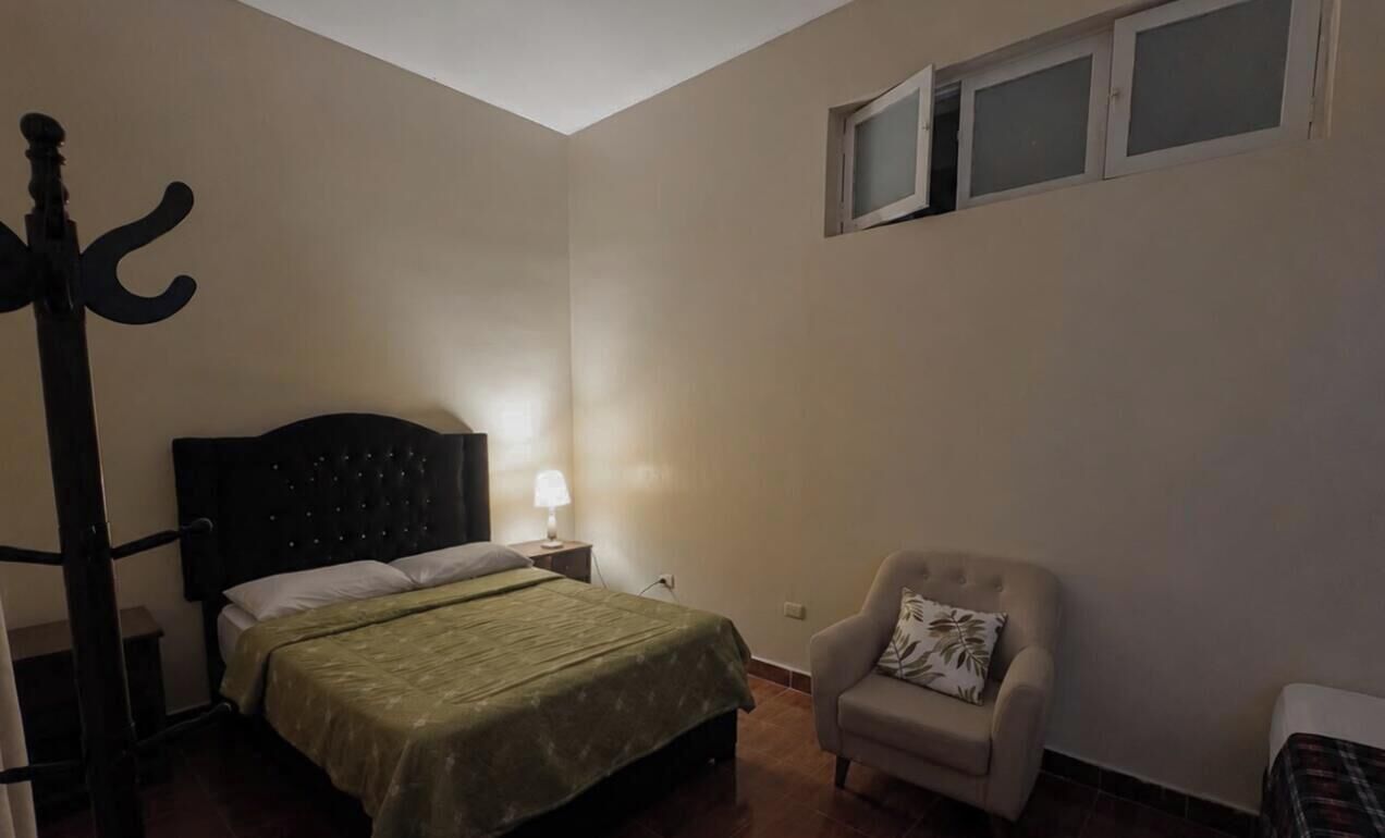 Habitación con 1 cama matrimonial o 2 individuales, baño compartido | Wifi gratis y ropa de cama 