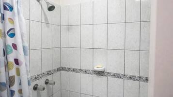 Deluxe Double Room | Bathroom