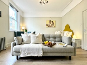 TV, offices - Chic Marylebone Village  Premium Mattress   55   TV (London)