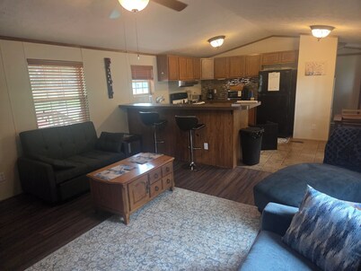 Enjoyable 2-bedroom mobile home with AC in charming Cisne.  Quiet neighborhood.