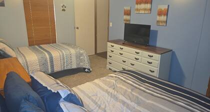Enjoyable 2-bedroom mobile home with AC in charming Cisne. Quiet neighborhood.
