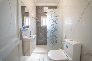 Bathroom - Al Marwa / 10 Mins. away from the Train Station! (Jeddah)