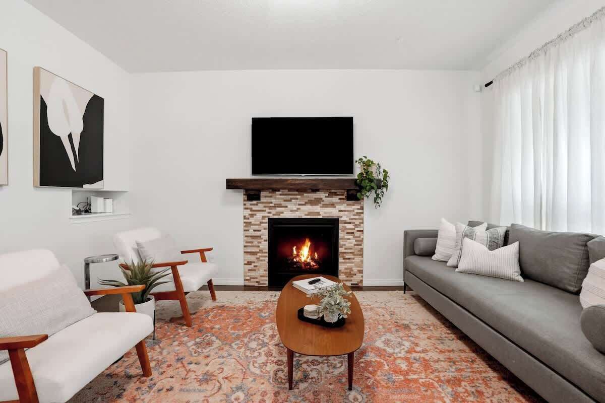 TV, fireplace, video games, stereo