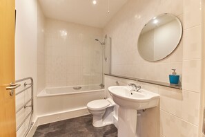 Bathroom - Low Friars in Newcastle Upon Tyne (Newcastle Upon Tyne)