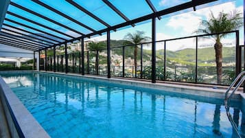 Apartamento | Piscina | Una piscina cubierta, una piscina al aire libre