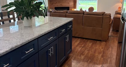 Peaceful 4-Acre Sanctuary: Healing Nature Retreat Near Springs and WEC